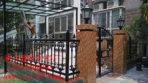 歐式鐵藝護(hù)欄、鐵藝門及陽光棚美化裝修盡在鑫欄金屬制品公司！
